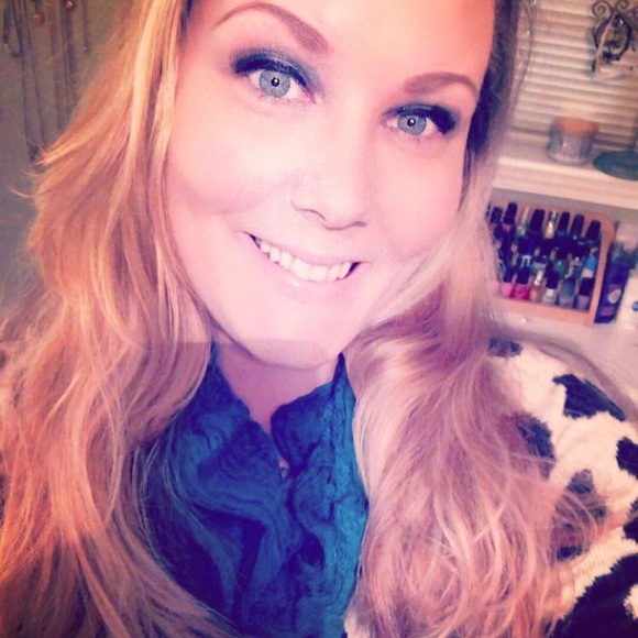 Meet your Posher, Alison - Picture 1 of 1